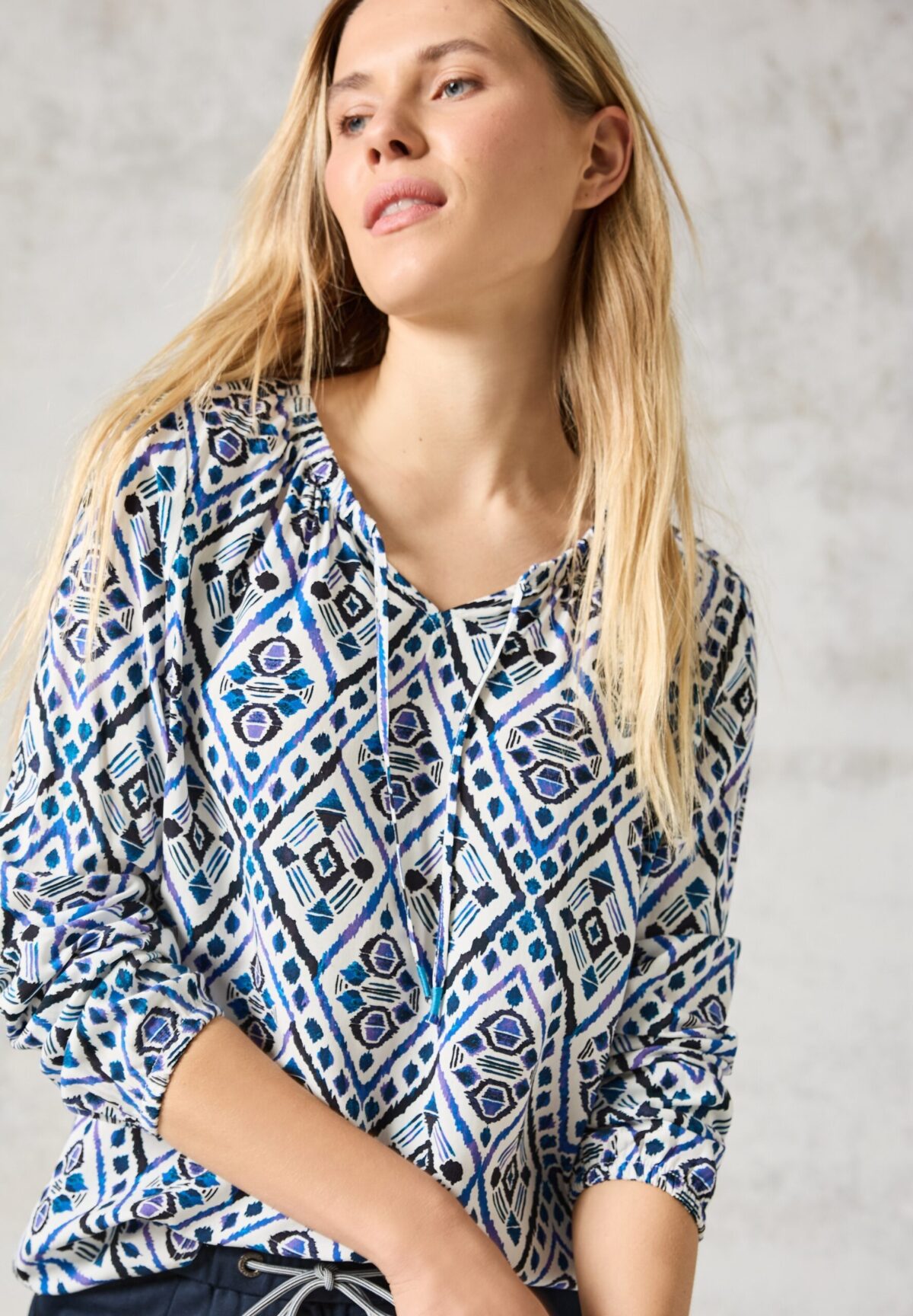 cecil_tos_multicolor_print_blouse_b3_451_28_33474_1358.jpg CECIL TOS Multicolor Print Blouse – Bild 1