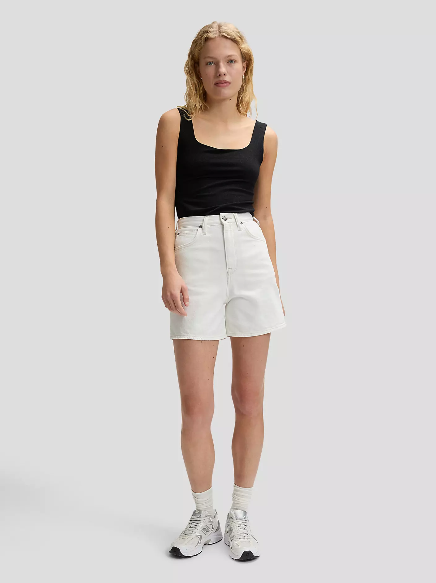 lee_stella_short_powder_white_112376779_137_1402.webp LEE STELLA_SHORT POWDER_WHITE – Bild 1